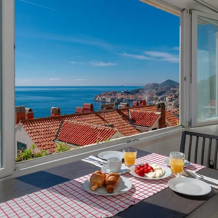Luka Apartment