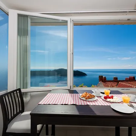 Luka Apartment *