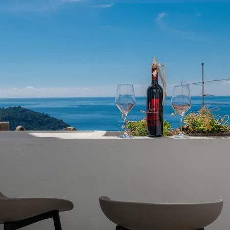 Luka Apartment *